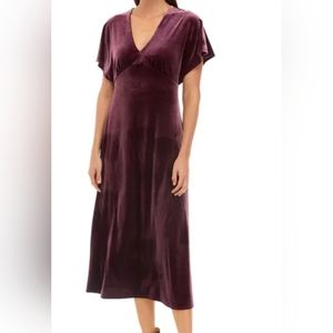 Taylor women's short sleeve v-neck velvet midi dress